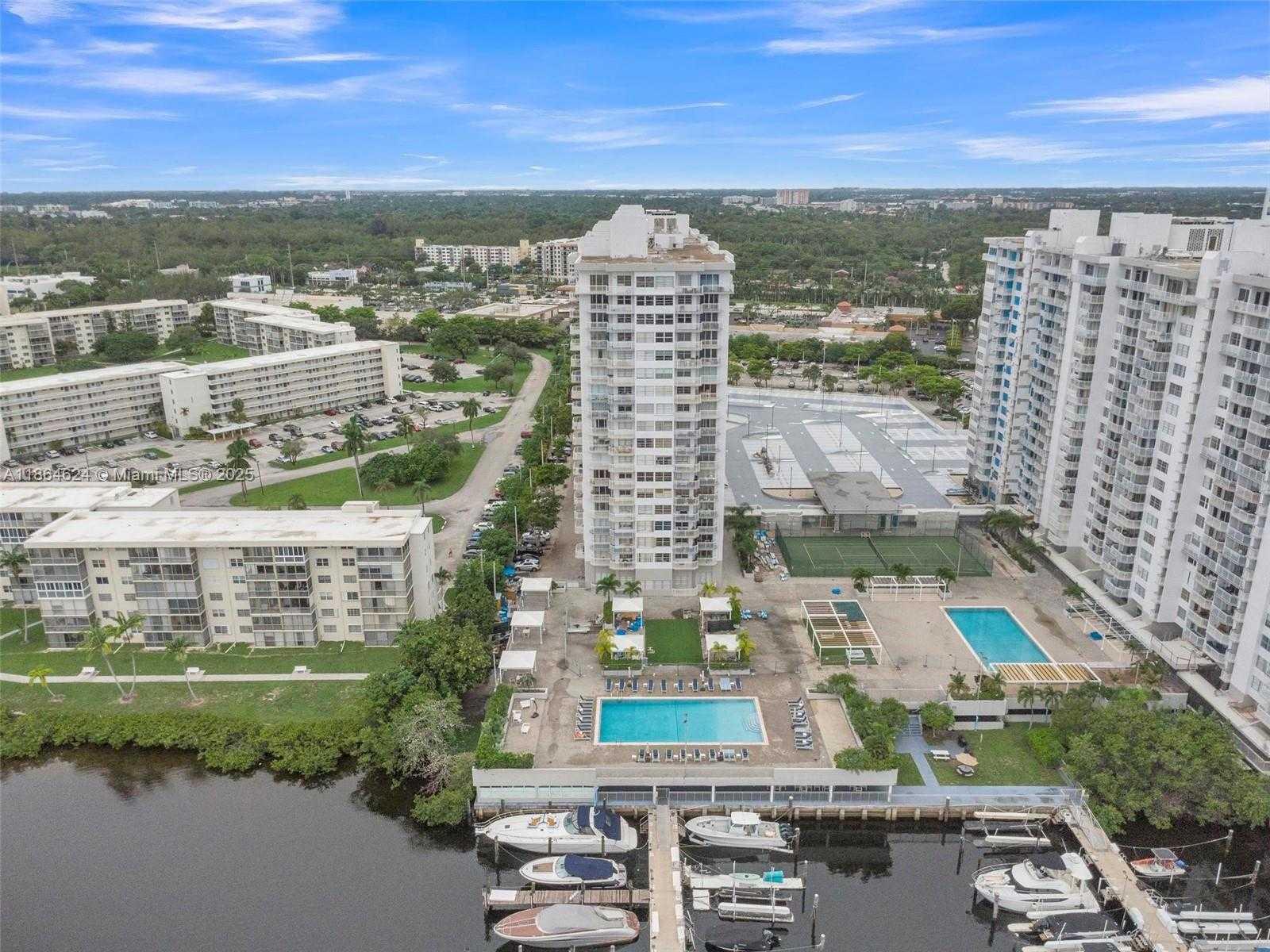 Small Image of 18011 BISCAYNE BLVD #PH04, Aventura Number 39