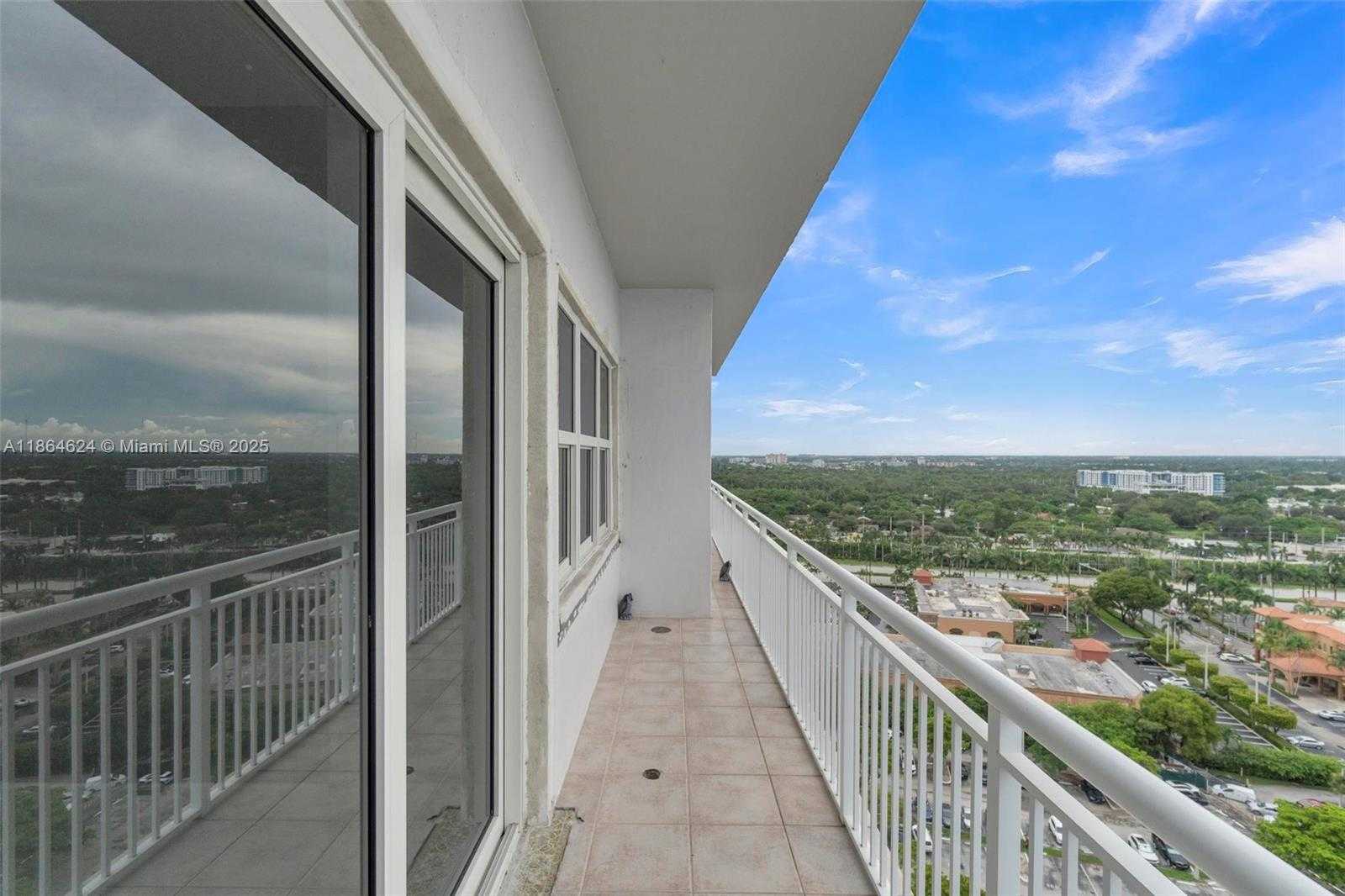 Small Image of 18011 BISCAYNE BLVD #PH04, Aventura Number 42