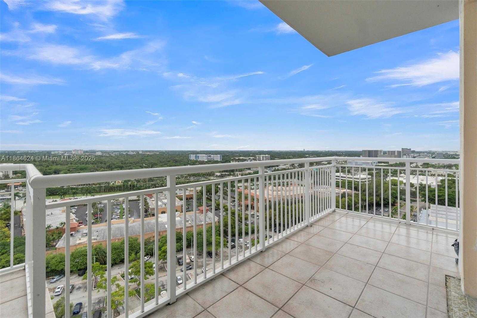 Small Image of 18011 BISCAYNE BLVD #PH04, Aventura Number 44