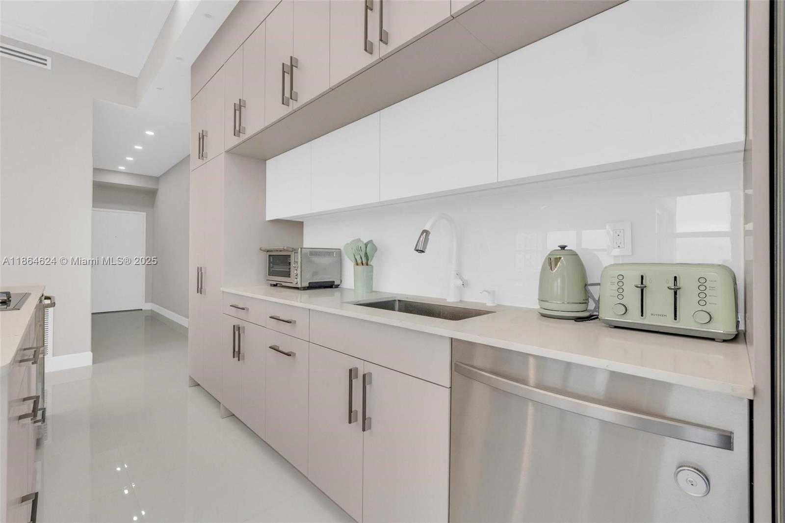 Small Image of 18011 BISCAYNE BLVD #PH04, Aventura Number 5
