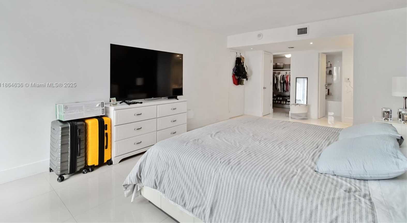 Small Image of 100 BAYVIEW DR #2014, Sunny Isles Beach Number 19