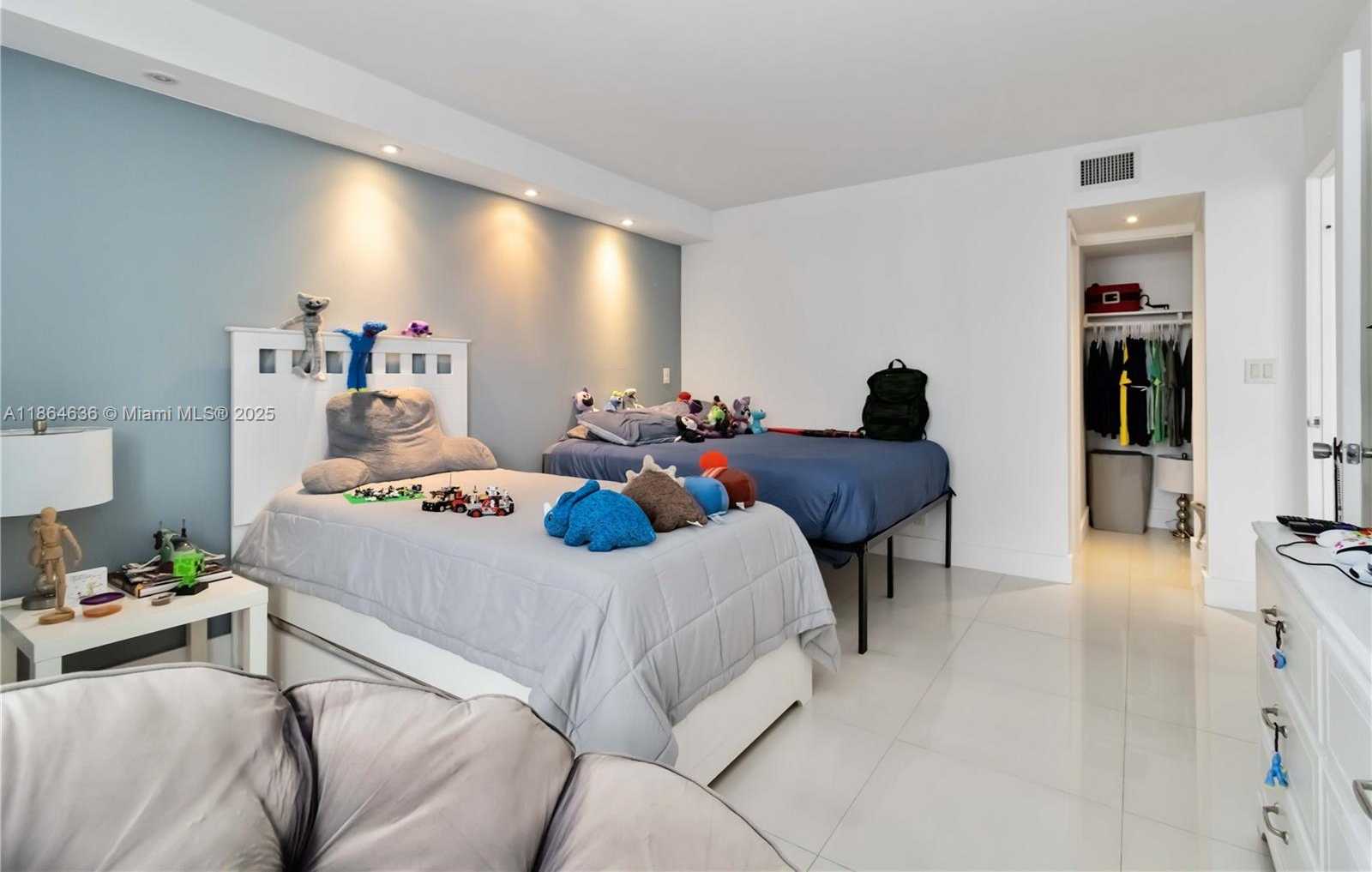 Small Image of 100 BAYVIEW DR #2014, Sunny Isles Beach Number 23