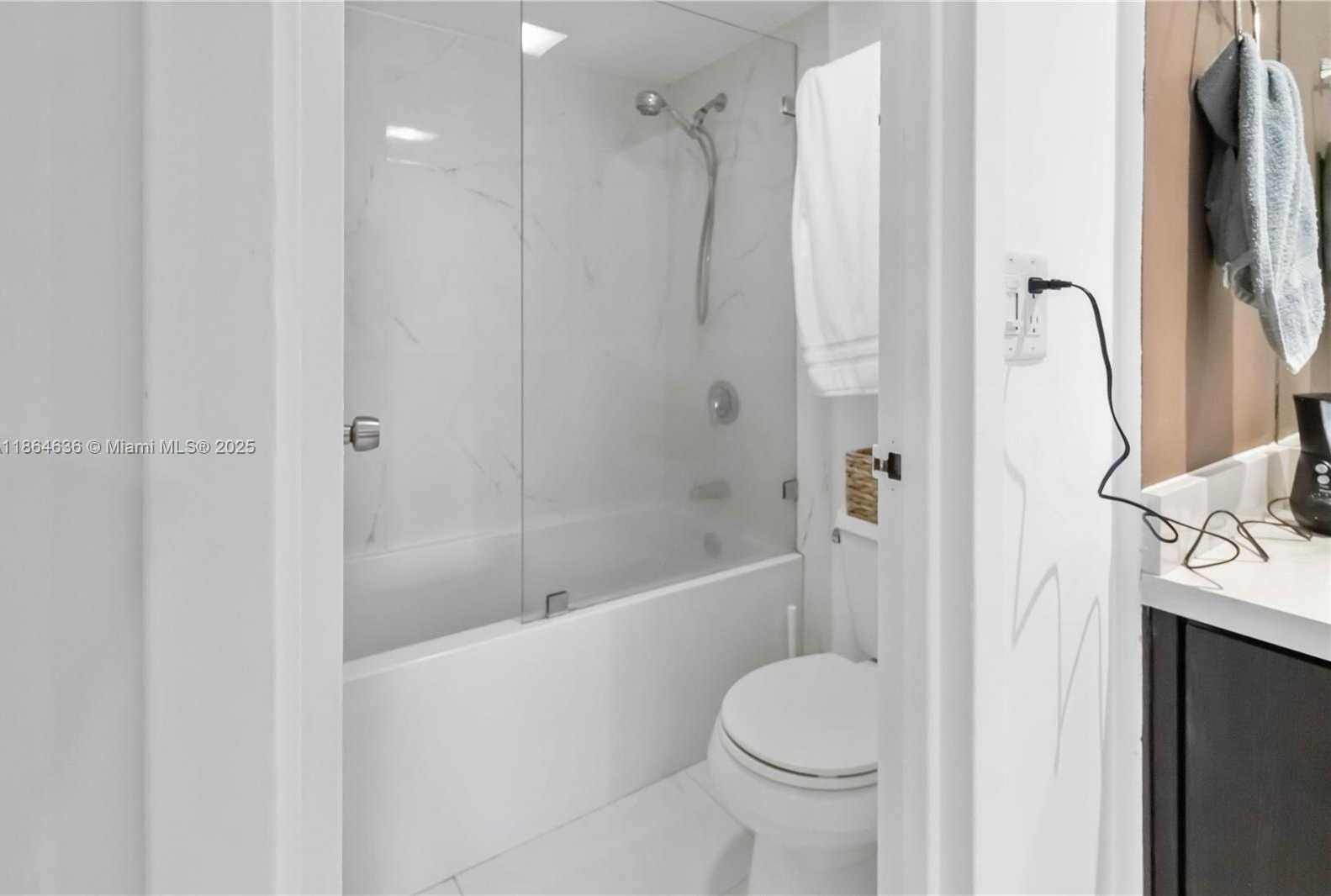 Small Image of 100 BAYVIEW DR #2014, Sunny Isles Beach Number 25