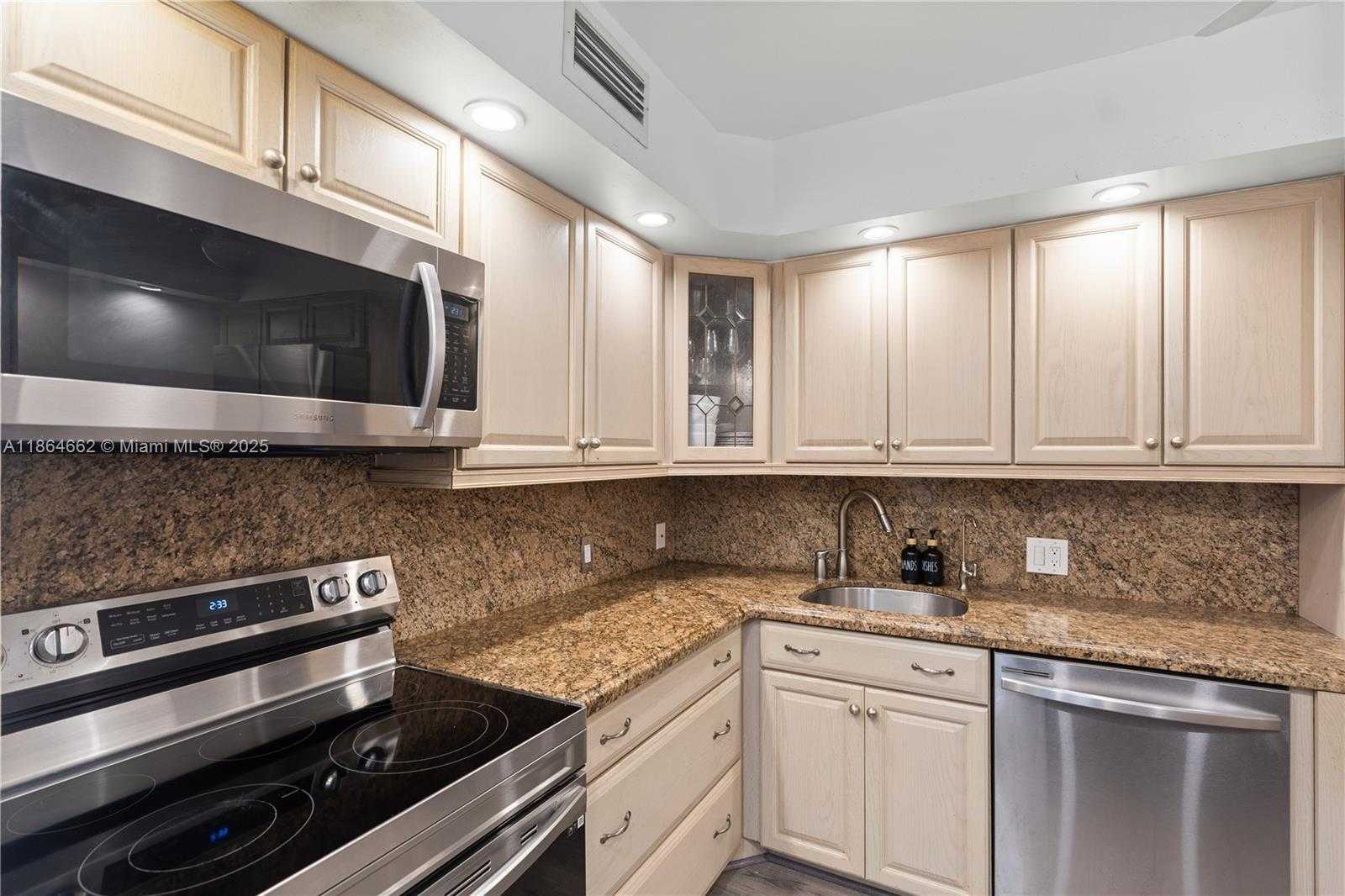 Small Image of 20301 WEST COUNTRY CLUB DR #829, Aventura Number 15