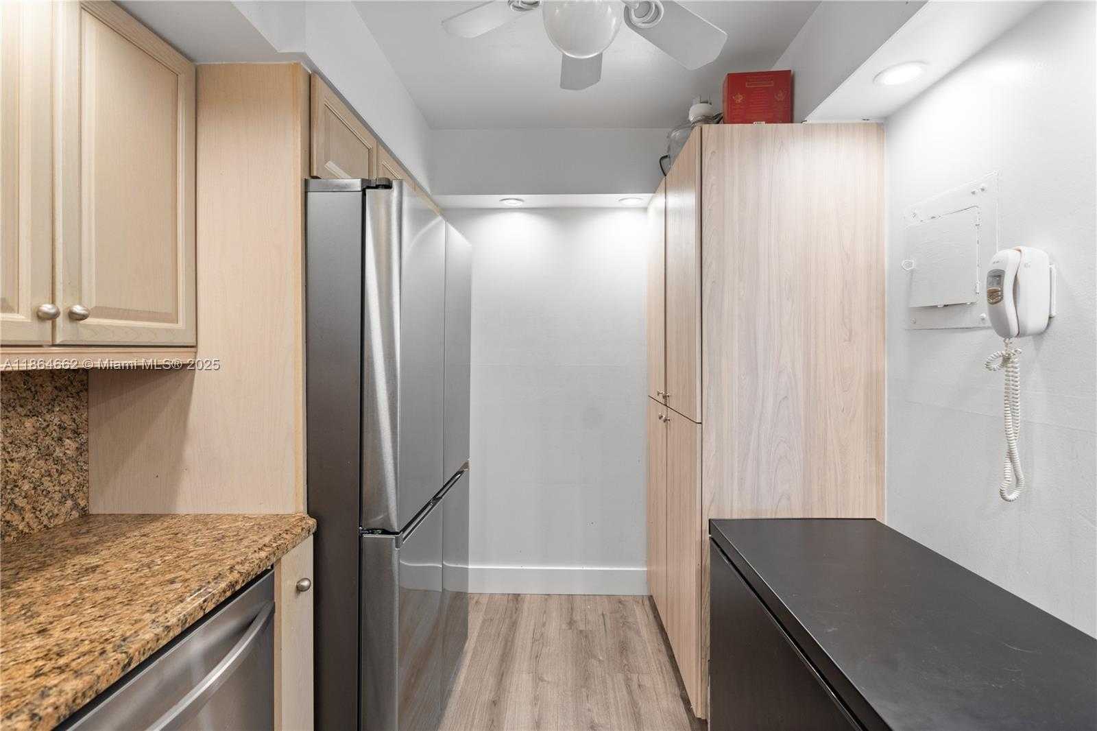 Small Image of 20301 WEST COUNTRY CLUB DR #829, Aventura Number 16