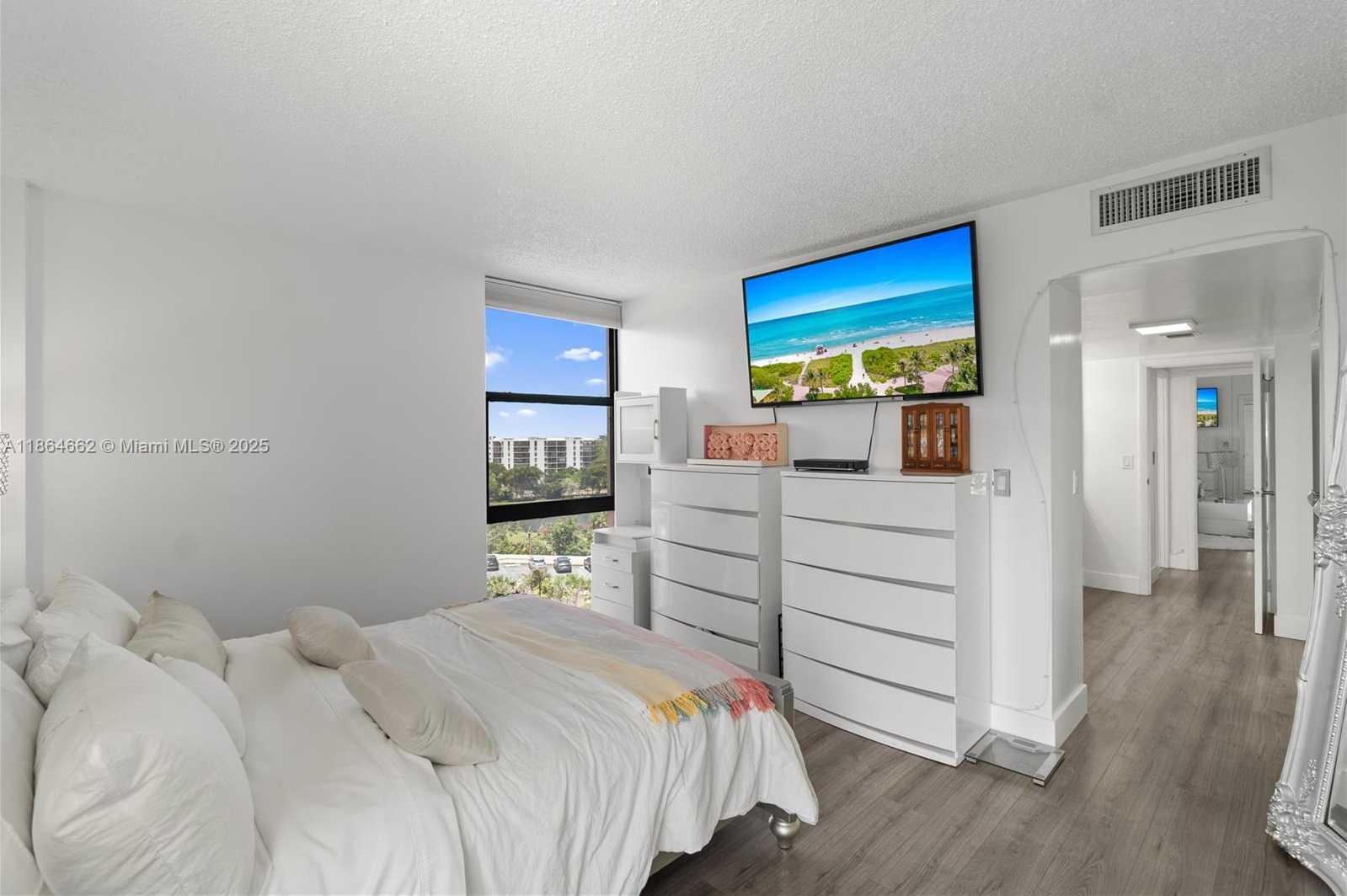 Small Image of 20301 WEST COUNTRY CLUB DR #829, Aventura Number 20