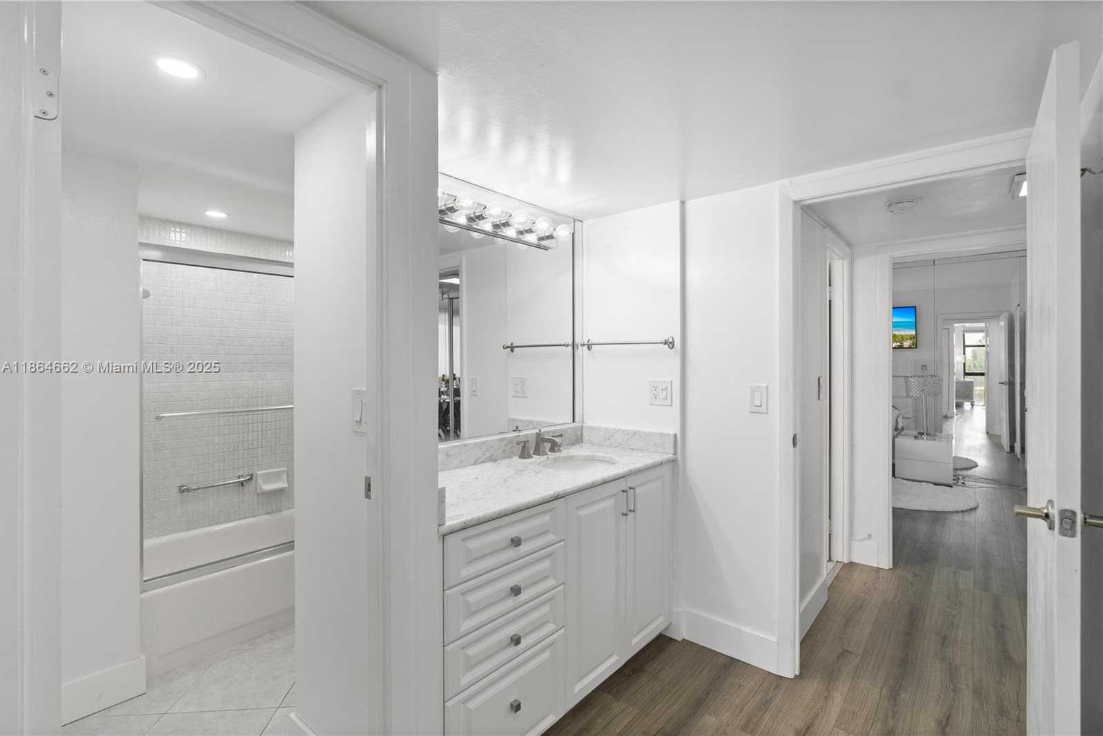 Small Image of 20301 WEST COUNTRY CLUB DR #829, Aventura Number 28