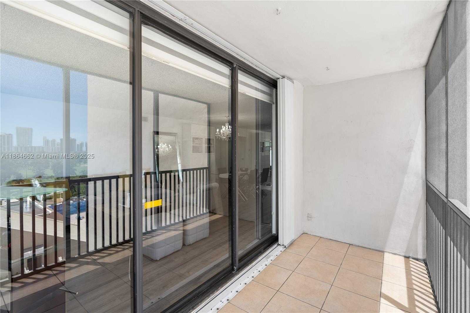 Small Image of 20301 WEST COUNTRY CLUB DR #829, Aventura Number 31