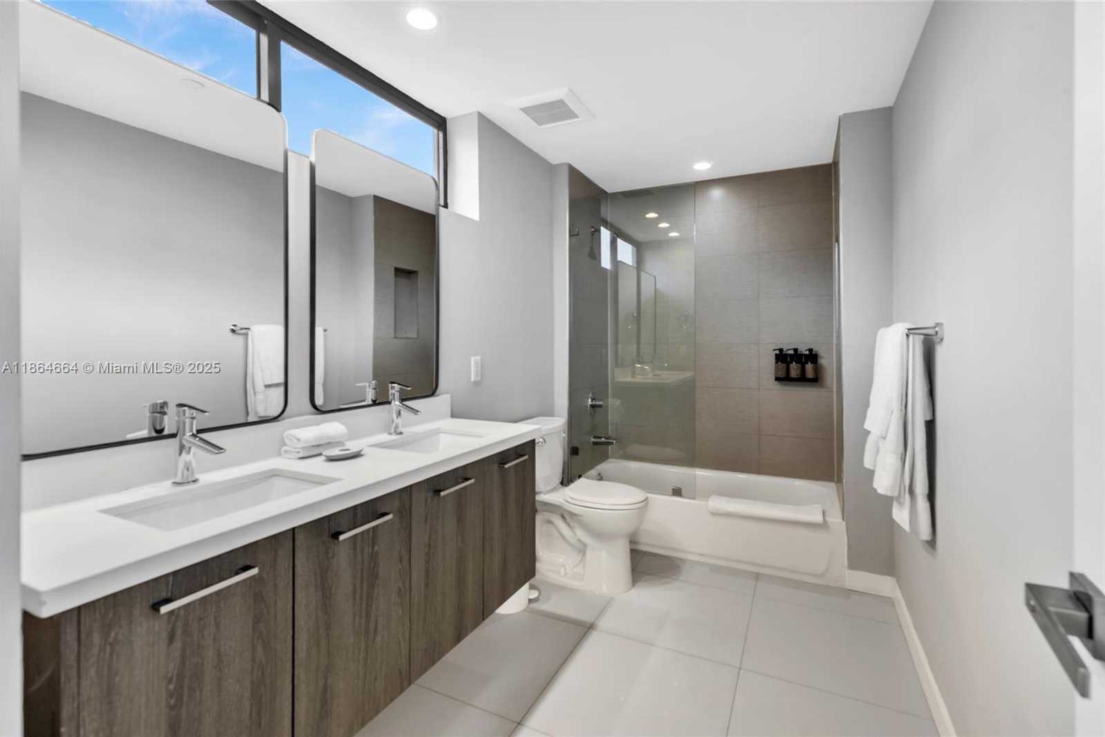 Small Image of 1120 98TH ST #403, Bay Harbor Islands Number 21