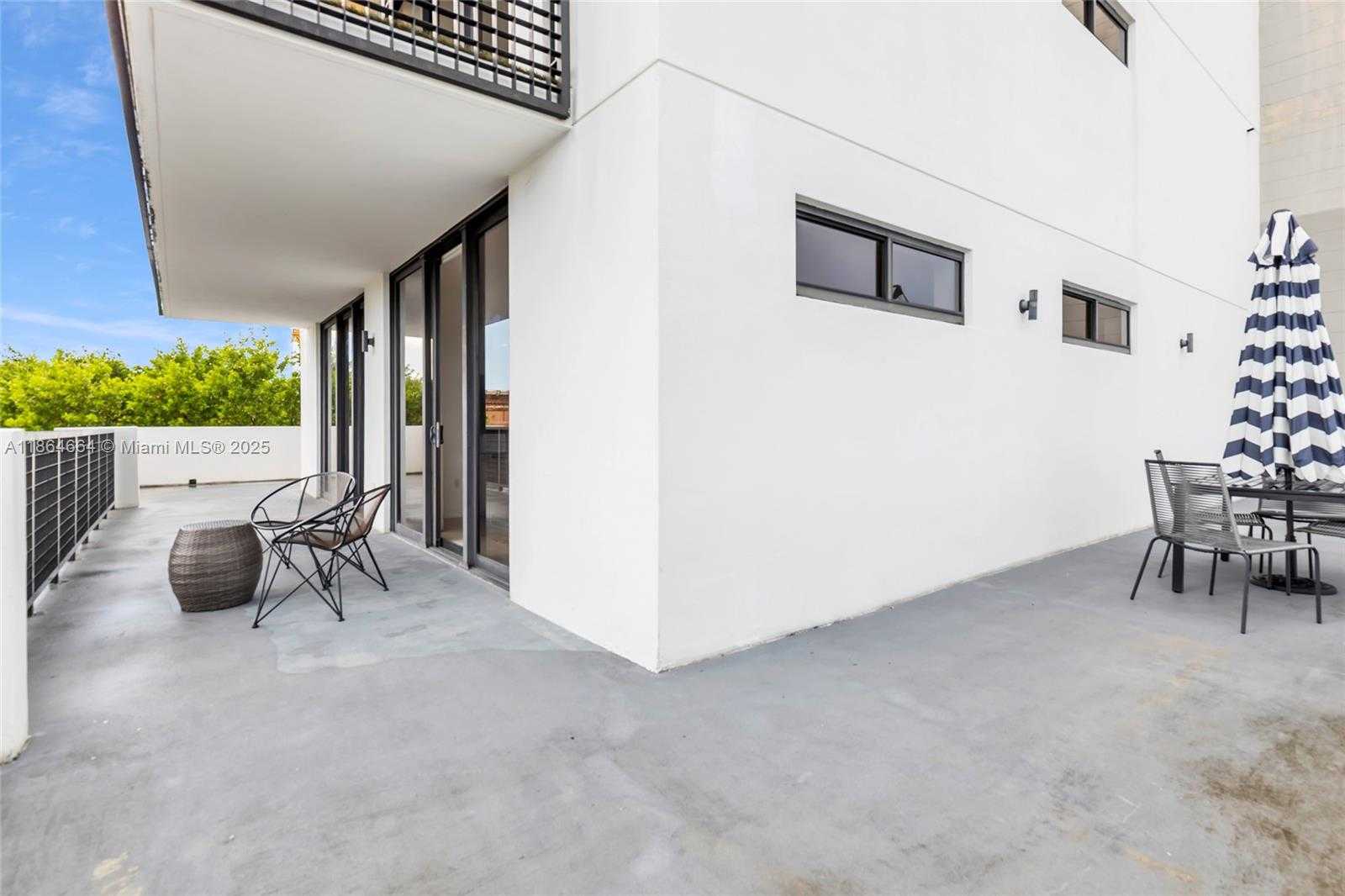 Small Image of 1120 98TH ST #403, Bay Harbor Islands Number 31
