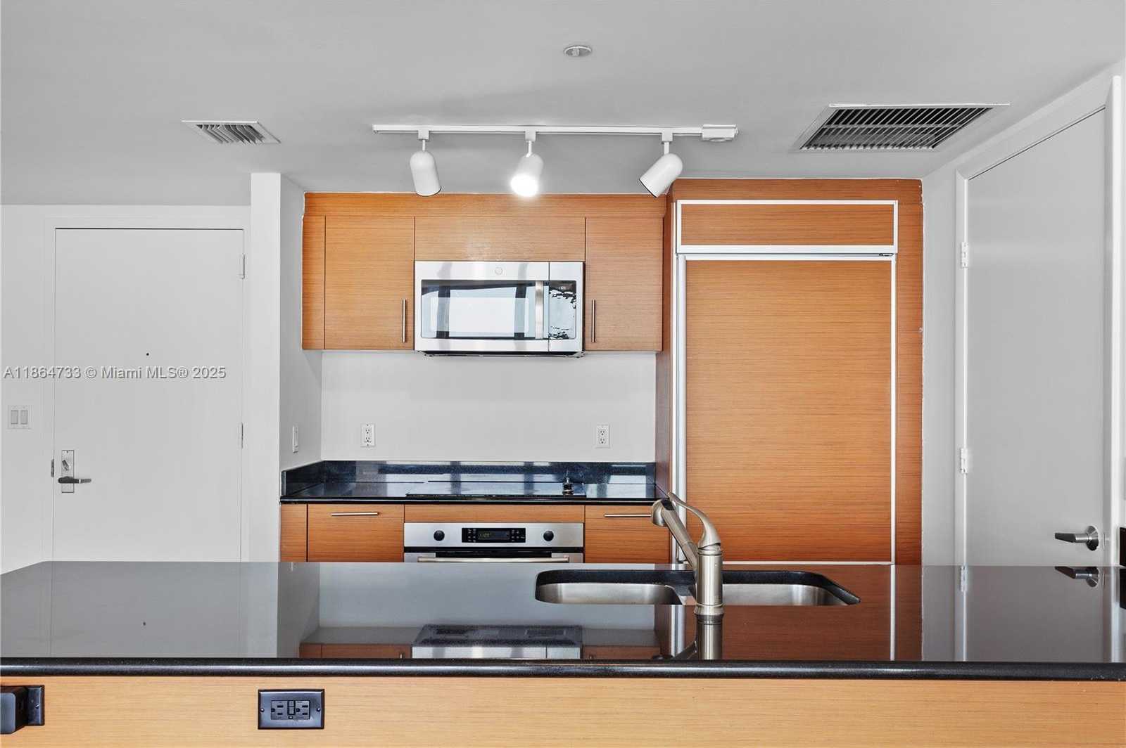 Small Image of 50 BISCAYNE BLVD #4008, Miami Number 21
