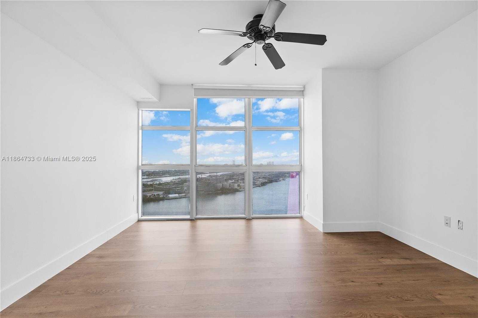 Small Image of 50 BISCAYNE BLVD #4008, Miami Number 4