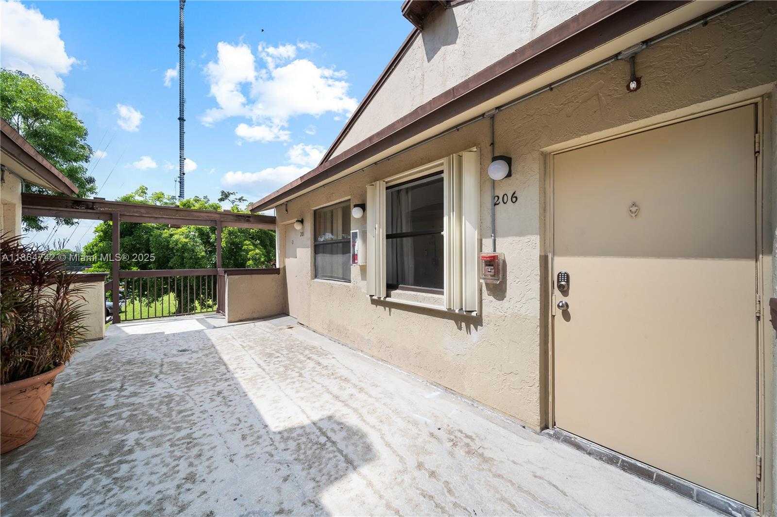 Small Image of 485 NORTH WEST 210TH ST #206, Miami Gardens Number 3