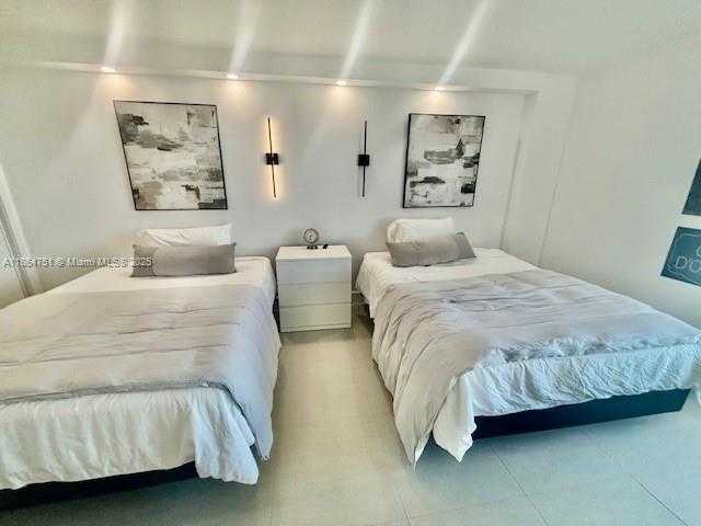Small Image of 100 BAYVIEW DR #1906, Sunny Isles Beach Number 12