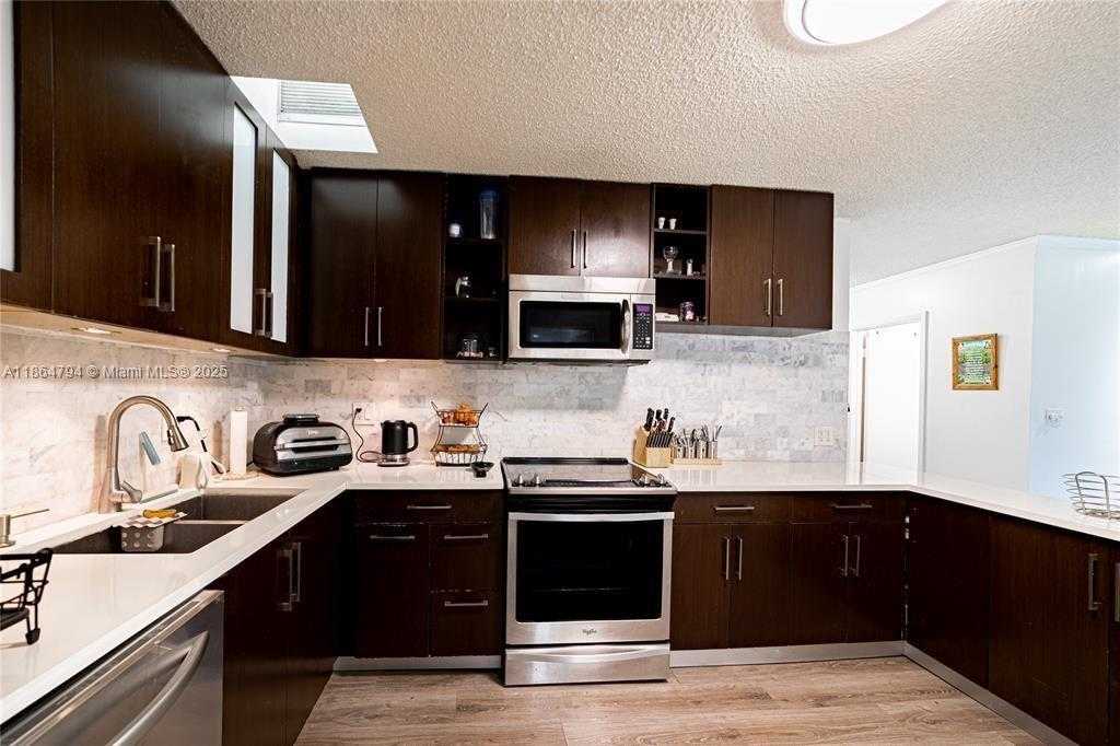 Small Image of 402 ST ANDREWS RD #55, Hollywood Number 3