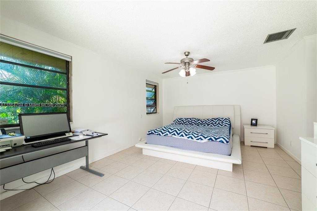 Small Image of 402 ST ANDREWS RD #55, Hollywood Number 6