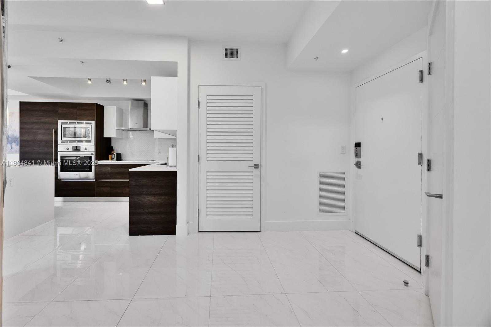 Small Image of 301 ALTARA AVE #511, Coral Gables Number 4