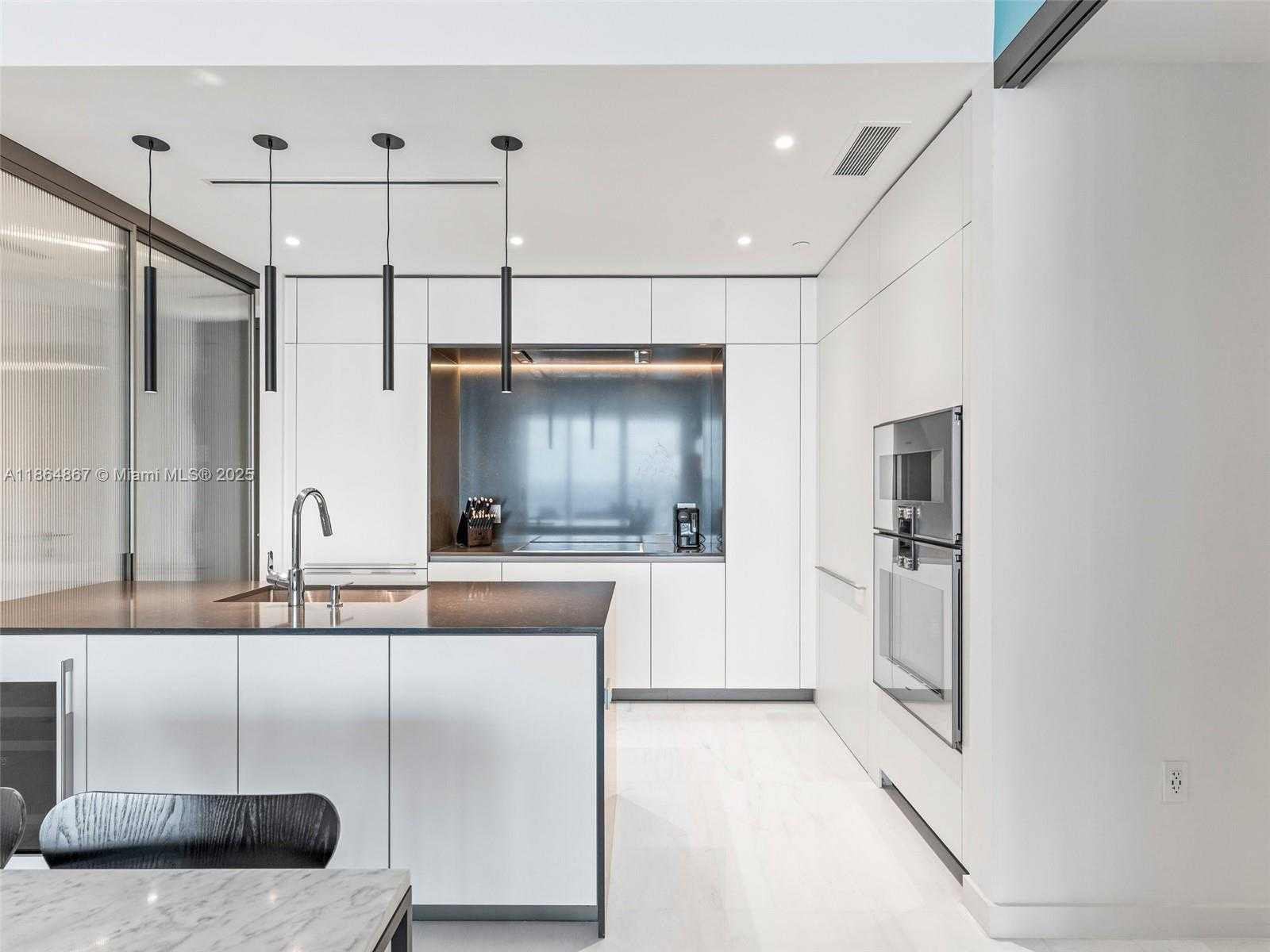 Small Image of 300 BISCAYNE BLVD WAY #2505, Miami Number 10
