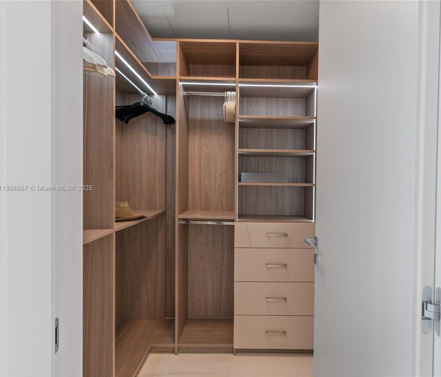 Small Image of 300 BISCAYNE BLVD WAY #2505, Miami Number 23