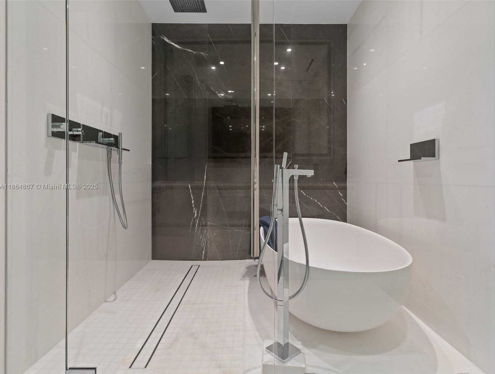 Small Image of 300 BISCAYNE BLVD WAY #2505, Miami Number 25