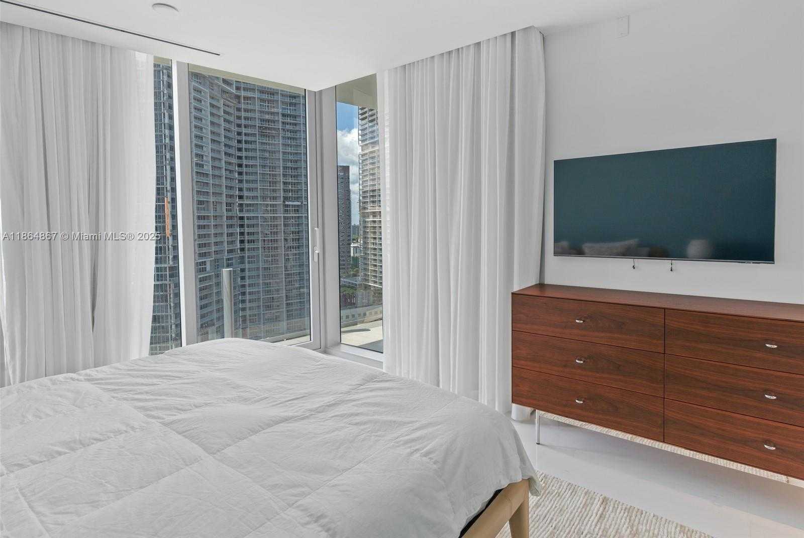 Small Image of 300 BISCAYNE BLVD WAY #2505, Miami Number 27