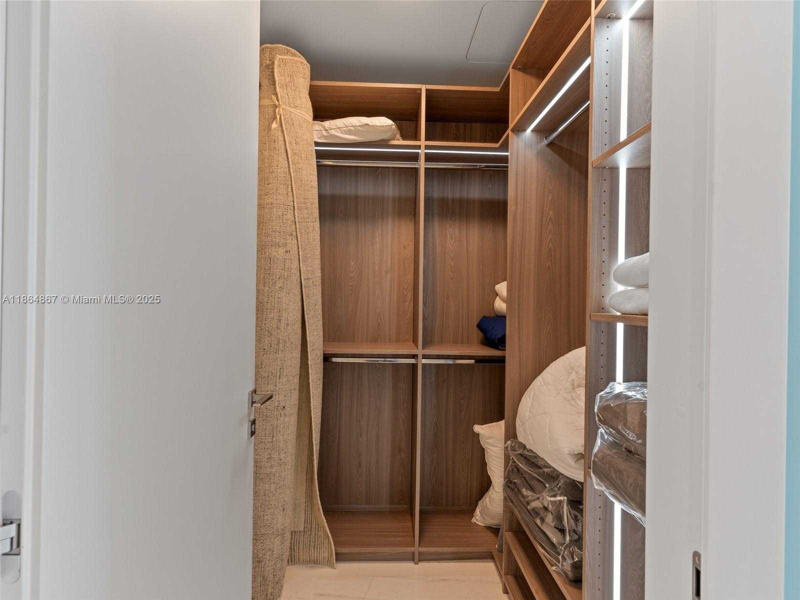 Small Image of 300 BISCAYNE BLVD WAY #2505, Miami Number 31