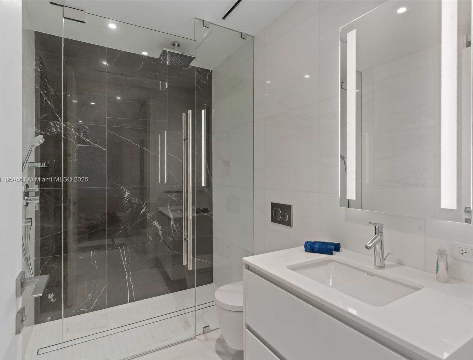 Small Image of 300 BISCAYNE BLVD WAY #2505, Miami Number 33