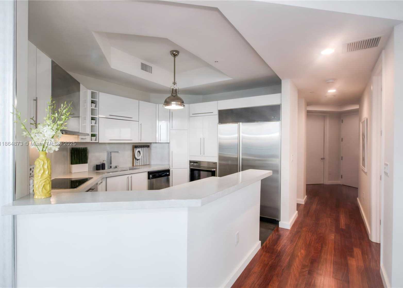 Small Image of 100 SOUTH POINTE DR #1501, Miami Beach Number 6