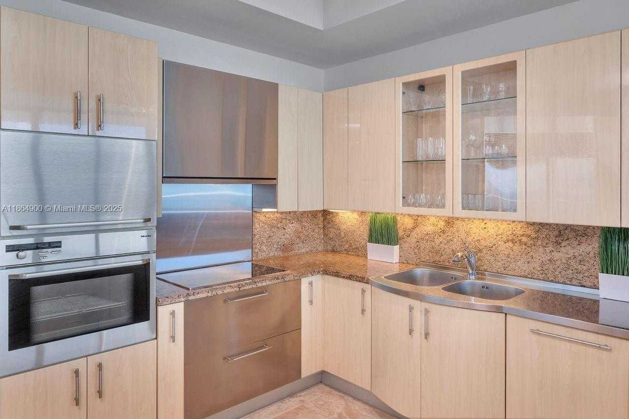 Small Image of 100 SOUTH POINTE DR #2208, Miami Beach Number 11
