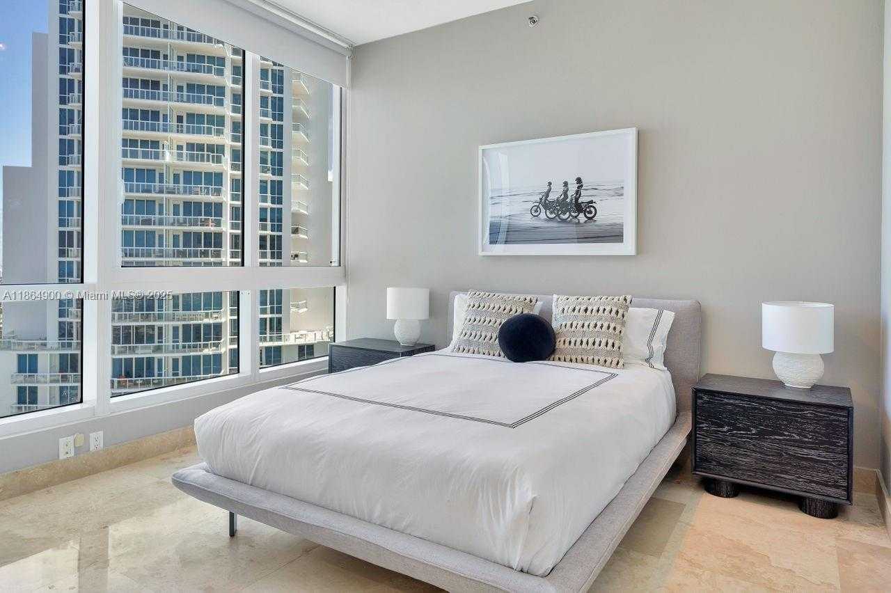 Small Image of 100 SOUTH POINTE DR #2208, Miami Beach Number 20