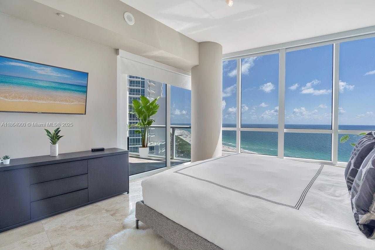Small Image of 100 SOUTH POINTE DR #2208, Miami Beach Number 27