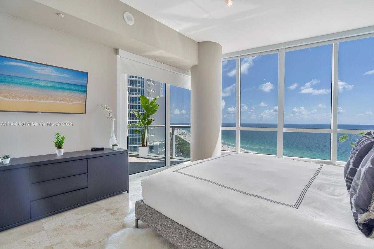 Small Image of 100 SOUTH POINTE DR #2208, Miami Beach Number 6