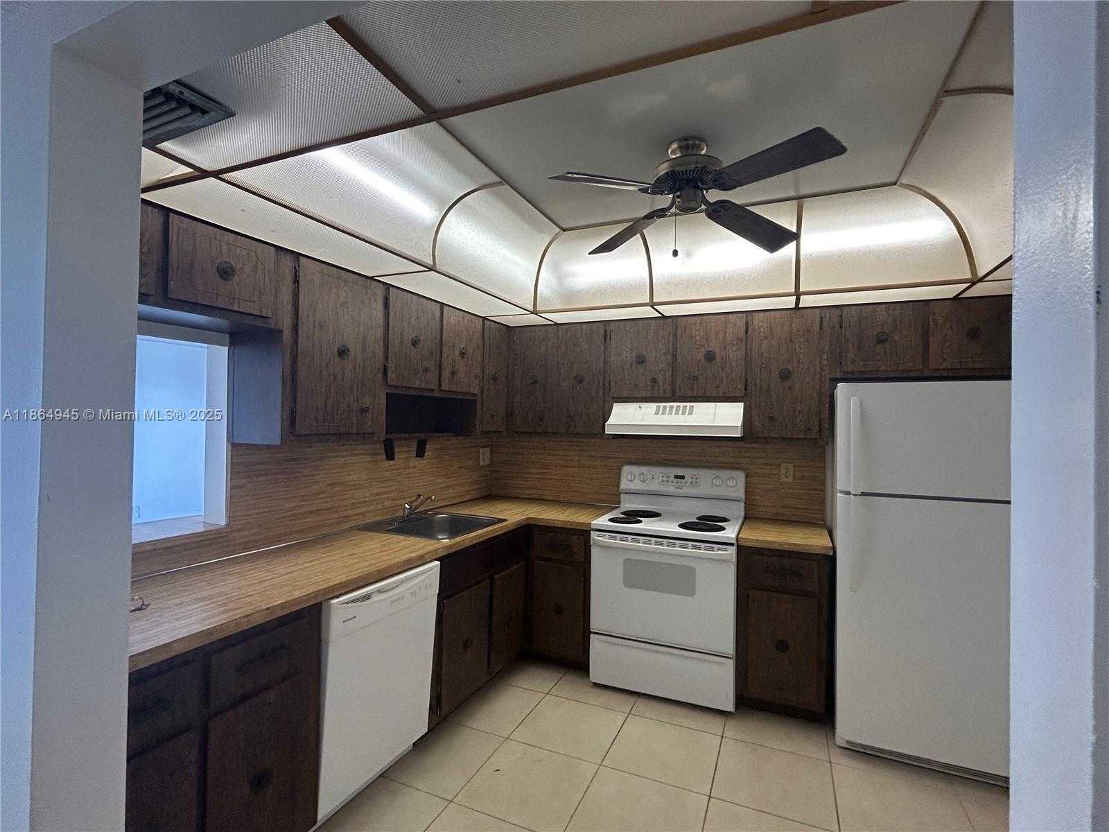 Small Image of 16750 NORTH EAST 10TH AVE #322, North Miami Beach Number 3