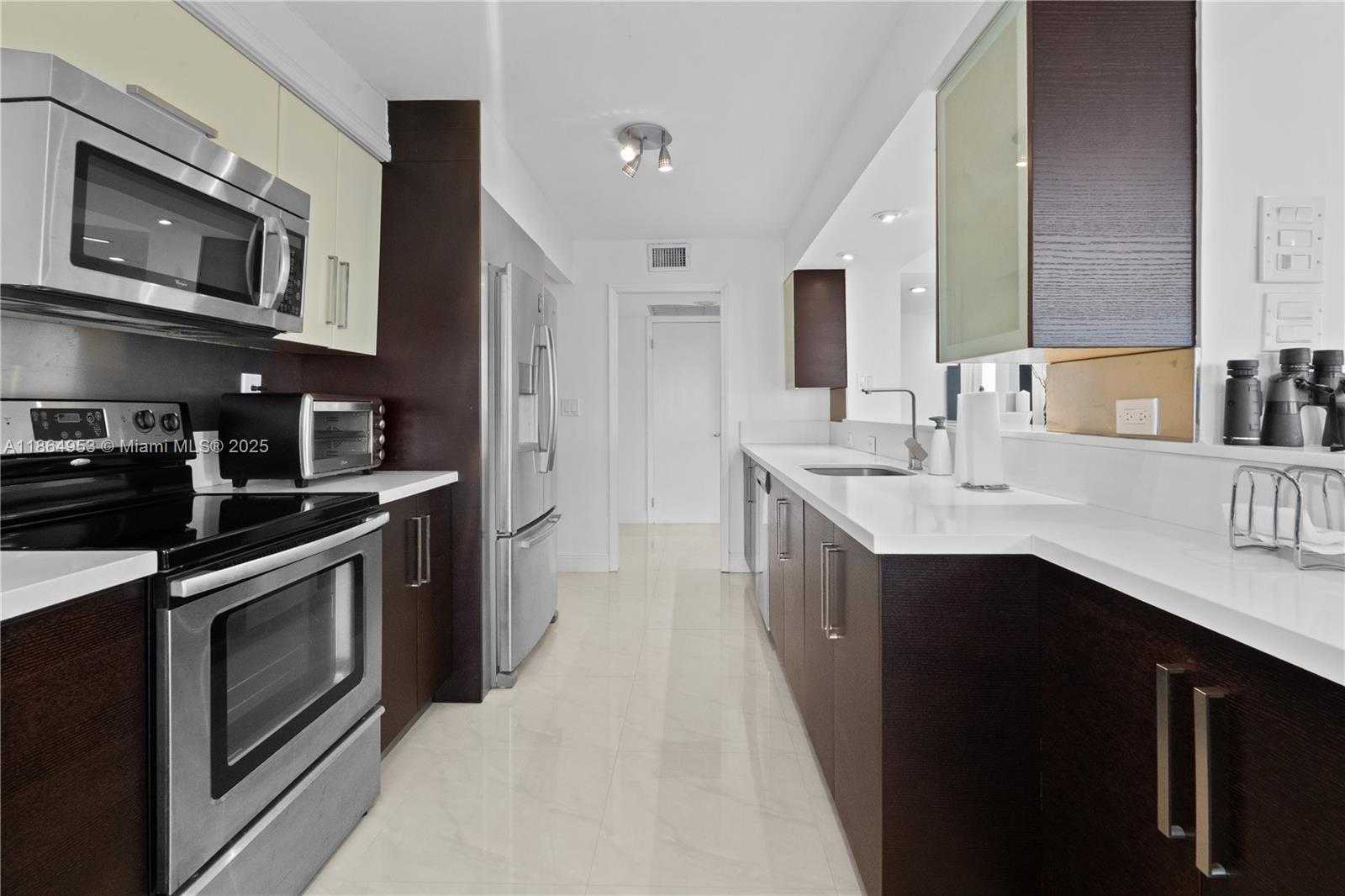 Small Image of 2751 SOUTH OCEAN DR #PH08N, Hollywood Number 7