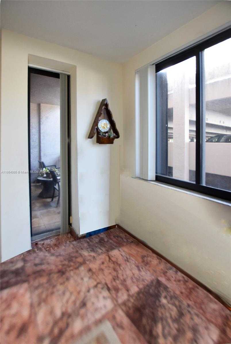 Small Image of 540 BRICKELL KEY DR #316, Miami Number 8