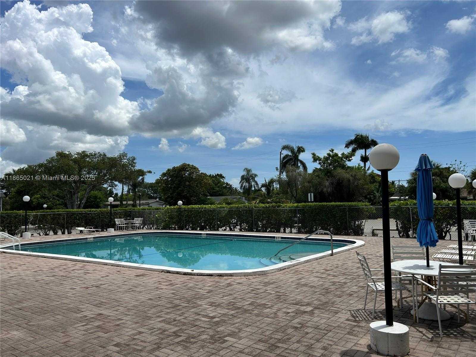 Small Image of 6505 WINFIELD BLVD #B-18, Margate Number 15