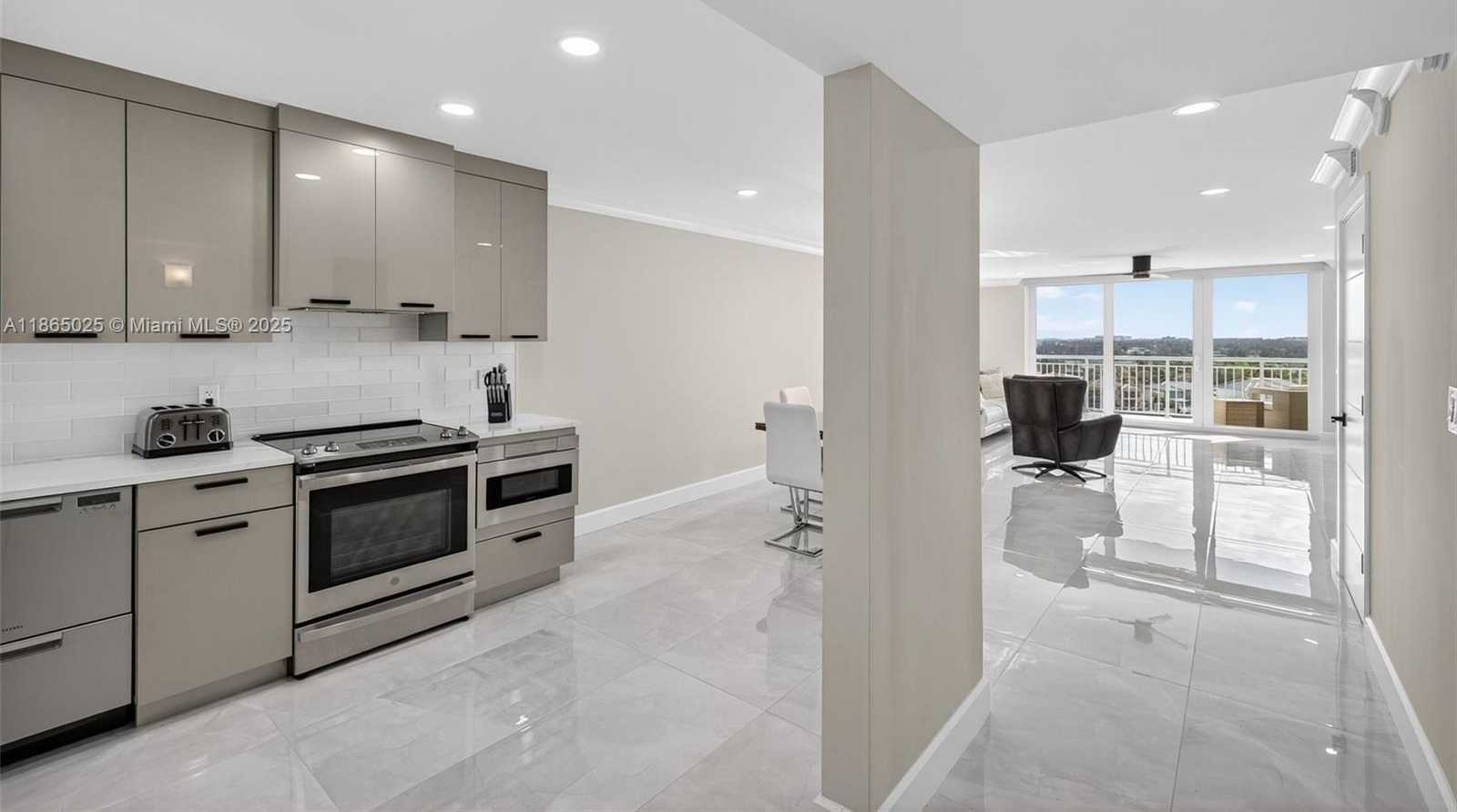 Small Image of 511 BAYSHORE DR #1005, Fort Lauderdale Number 20