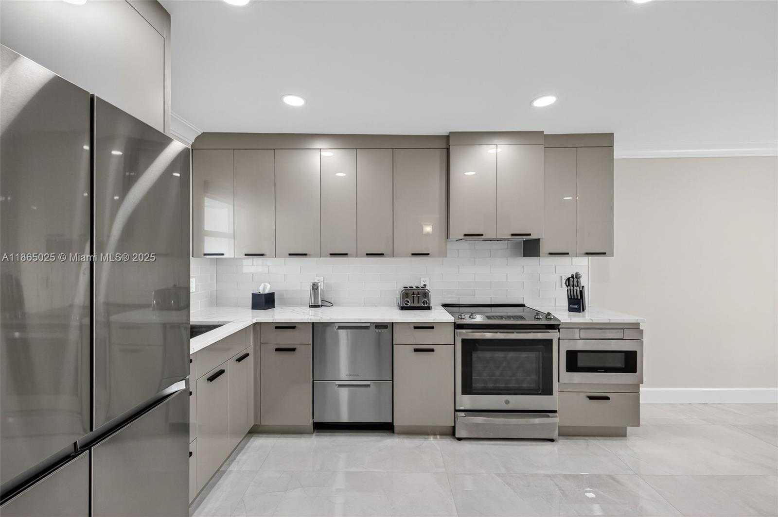 Small Image of 511 BAYSHORE DR #1005, Fort Lauderdale Number 29