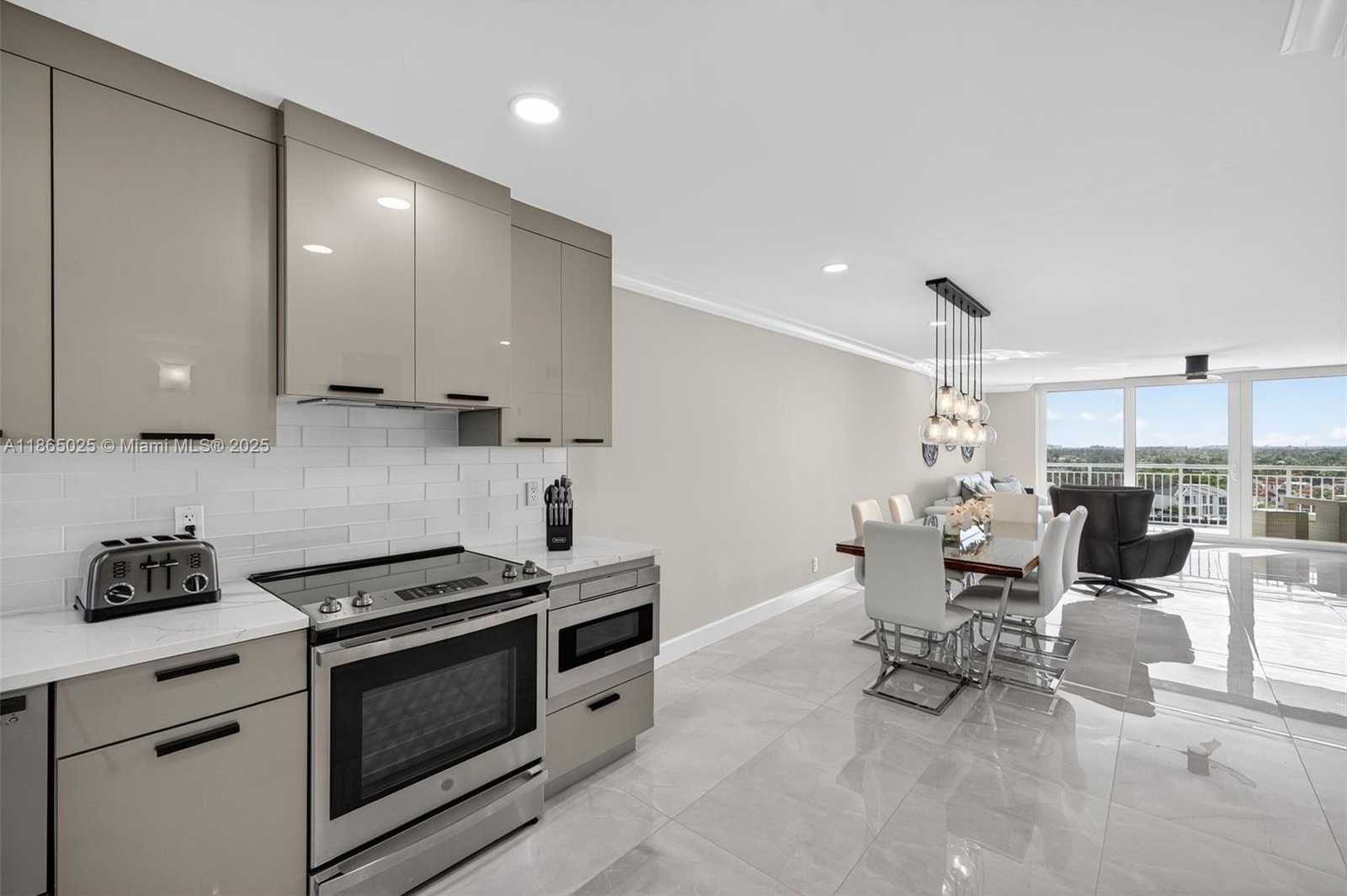 Small Image of 511 BAYSHORE DR #1005, Fort Lauderdale Number 31