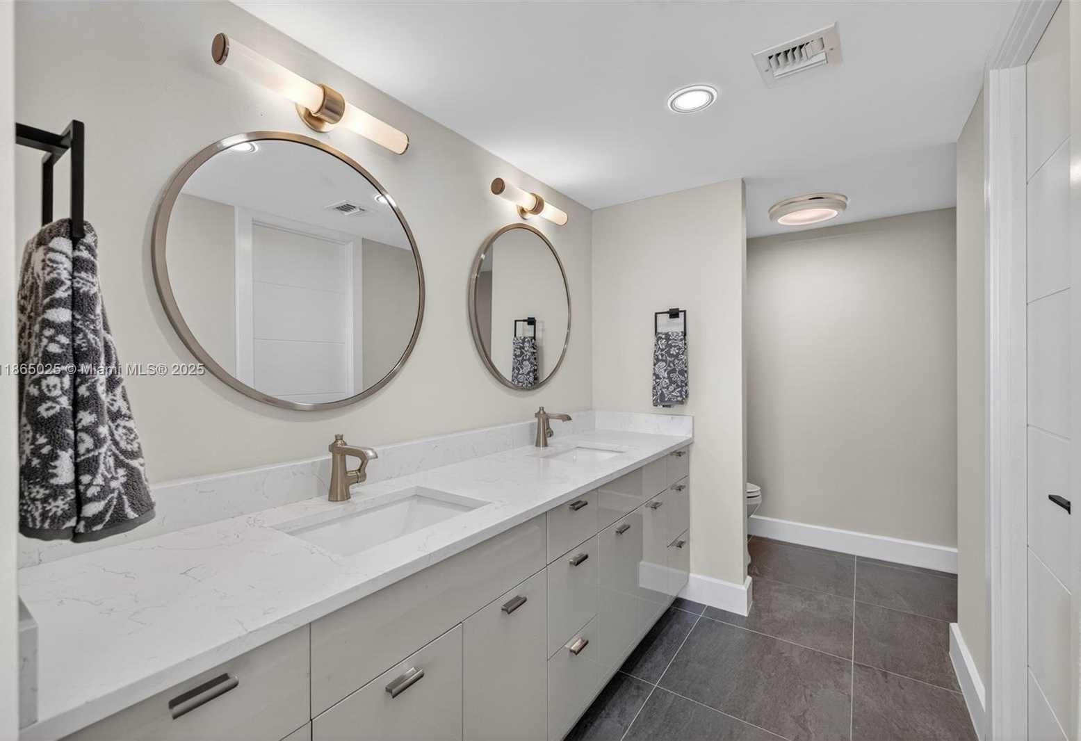 Small Image of 511 BAYSHORE DR #1005, Fort Lauderdale Number 35