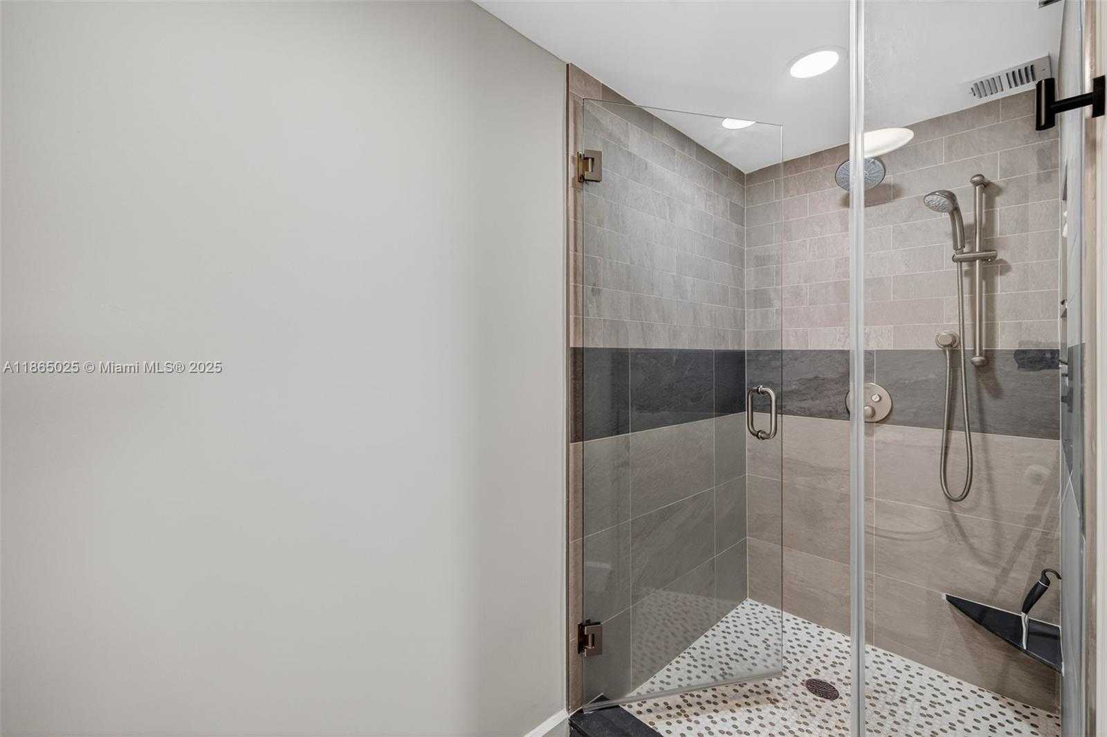 Small Image of 511 BAYSHORE DR #1005, Fort Lauderdale Number 36