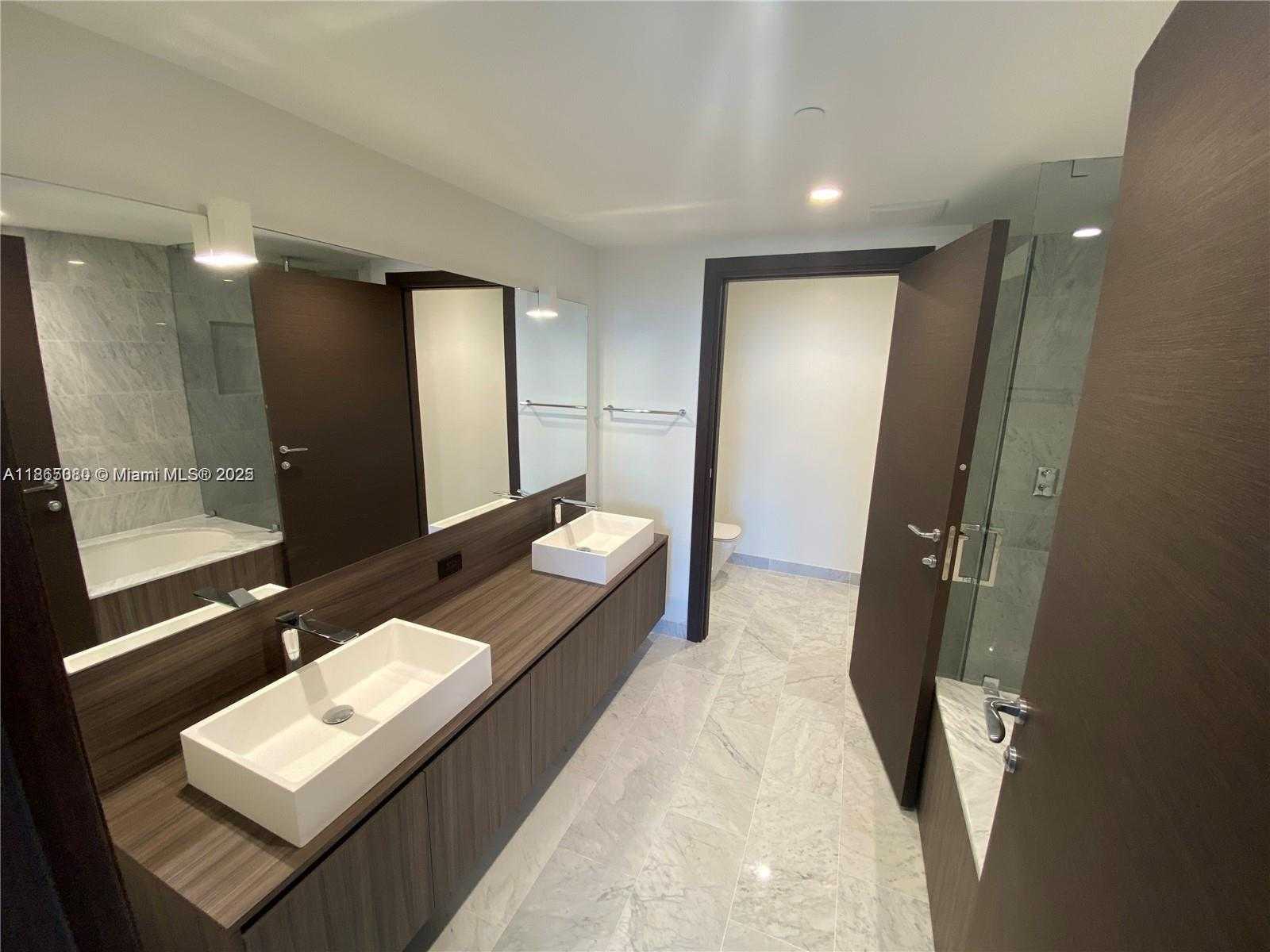 Small Image of 1000 BRICKELL PLZ #3010, Miami Number 5