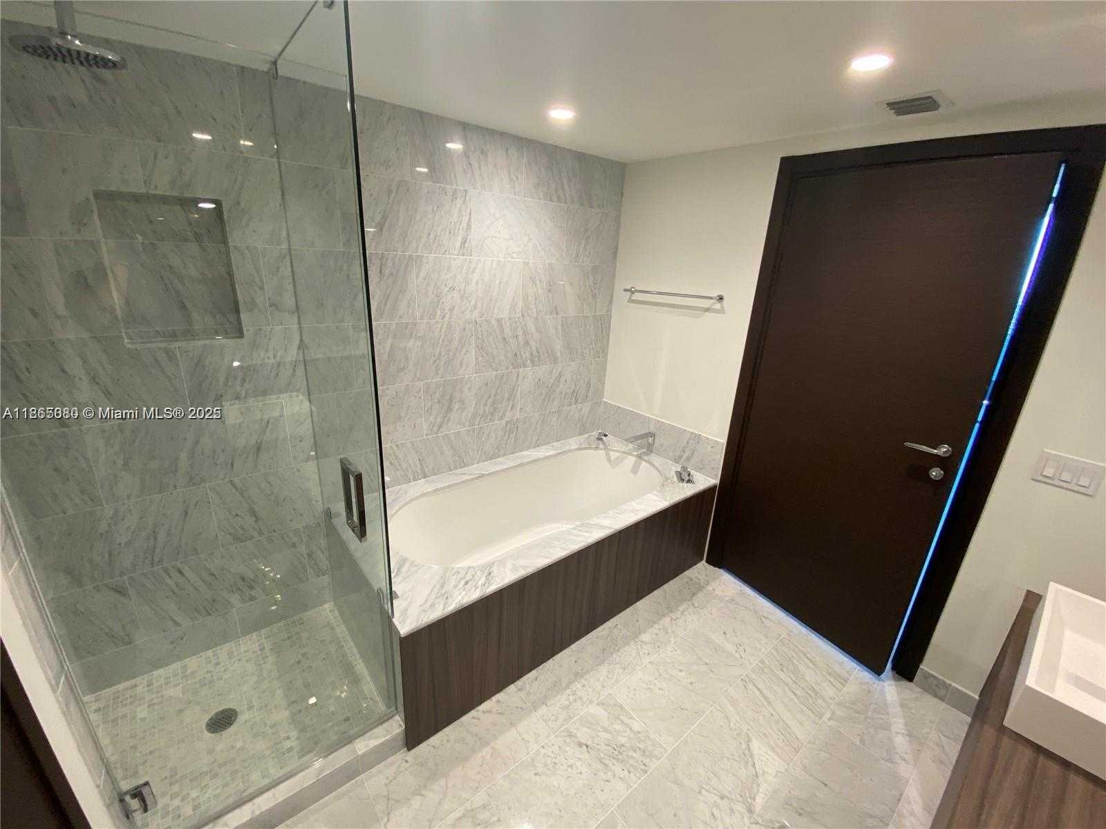 Small Image of 1000 BRICKELL PLZ #3010, Miami Number 8