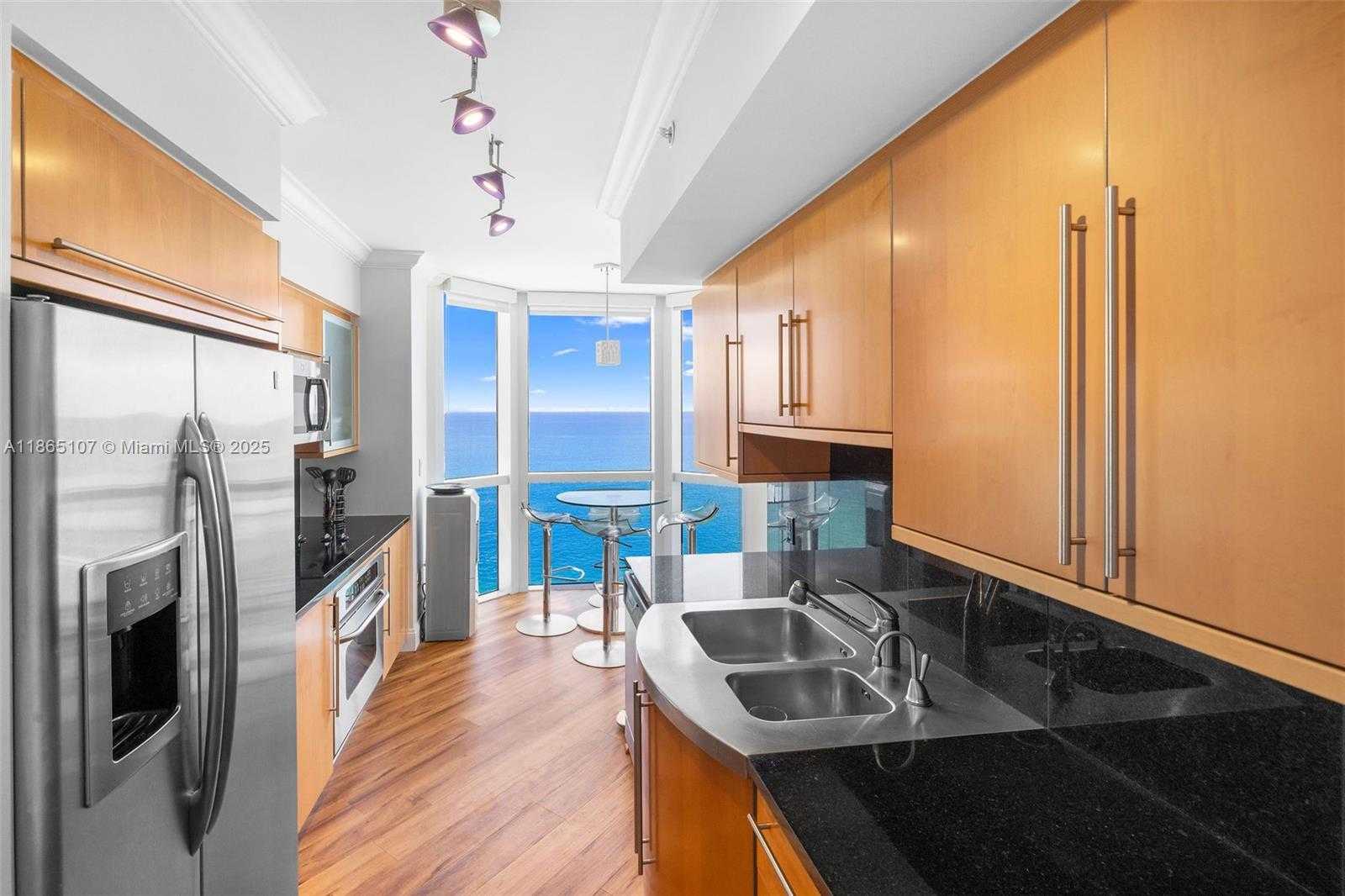 Small Image of 6365 COLLINS AVE #2703, Miami Beach Number 12