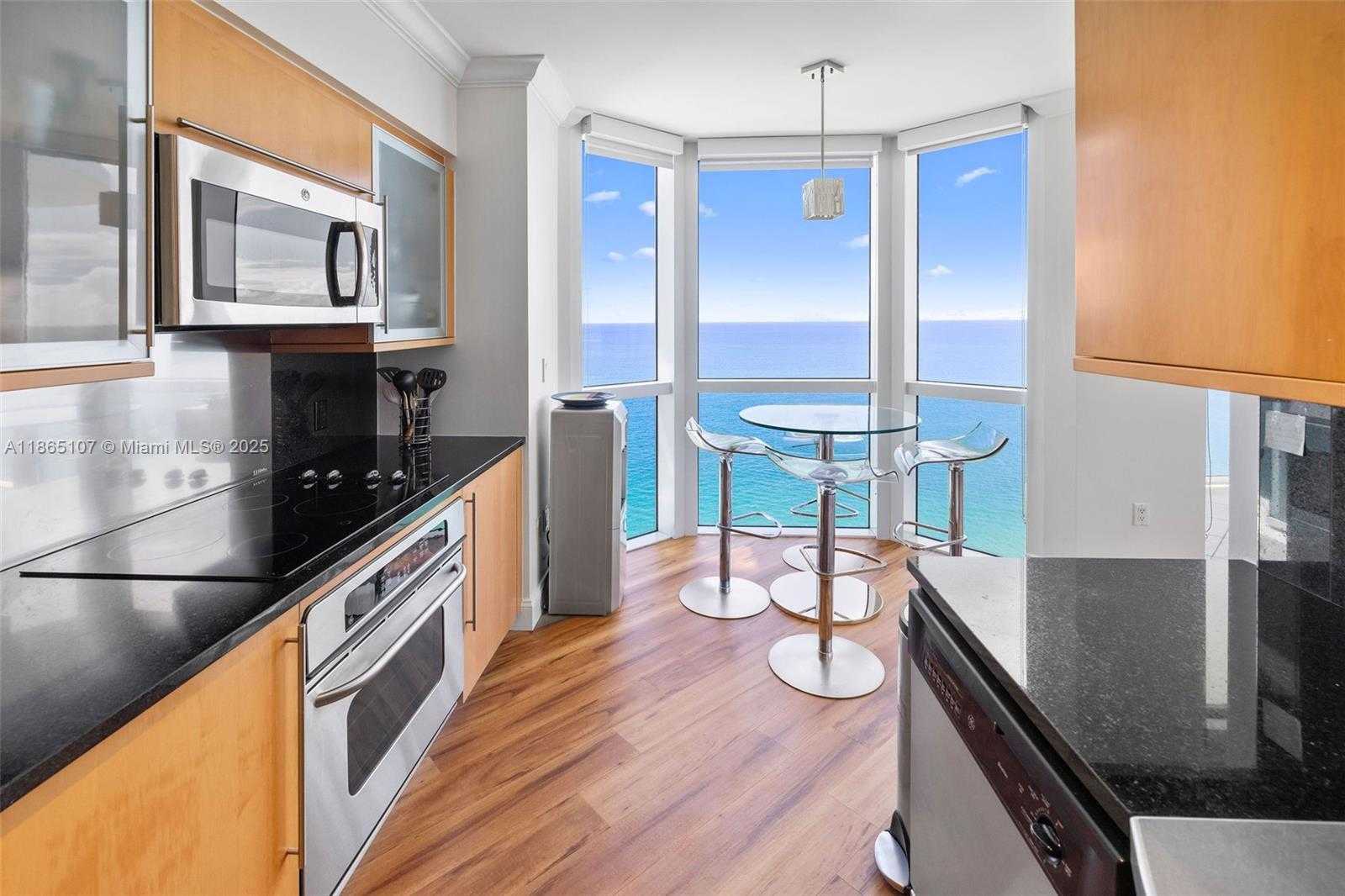 Small Image of 6365 COLLINS AVE #2703, Miami Beach Number 13