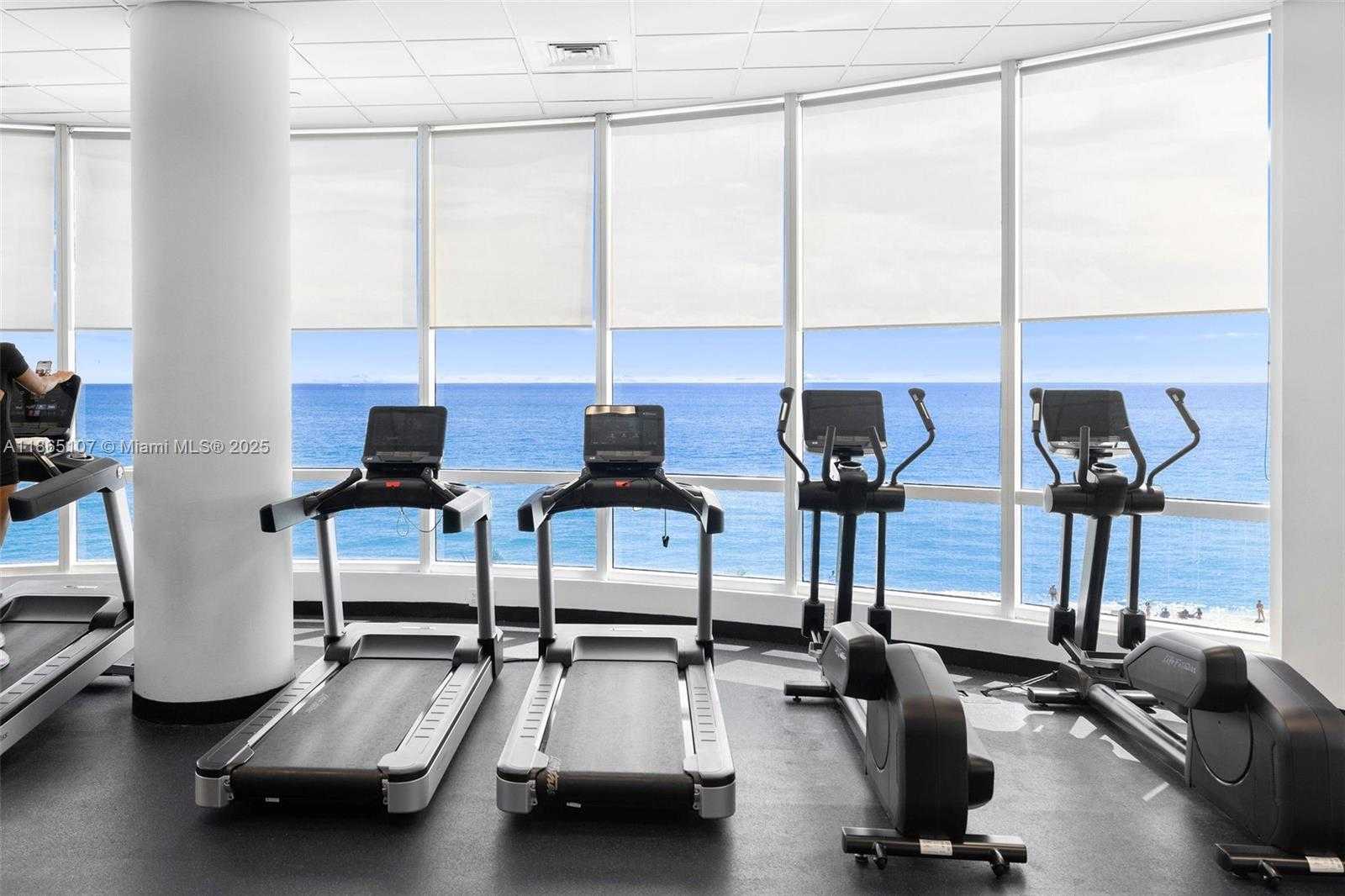 Small Image of 6365 COLLINS AVE #2703, Miami Beach Number 36