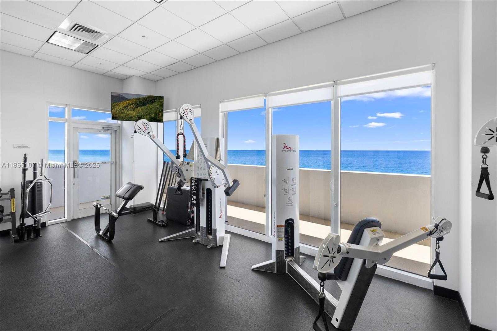 Small Image of 6365 COLLINS AVE #2703, Miami Beach Number 37