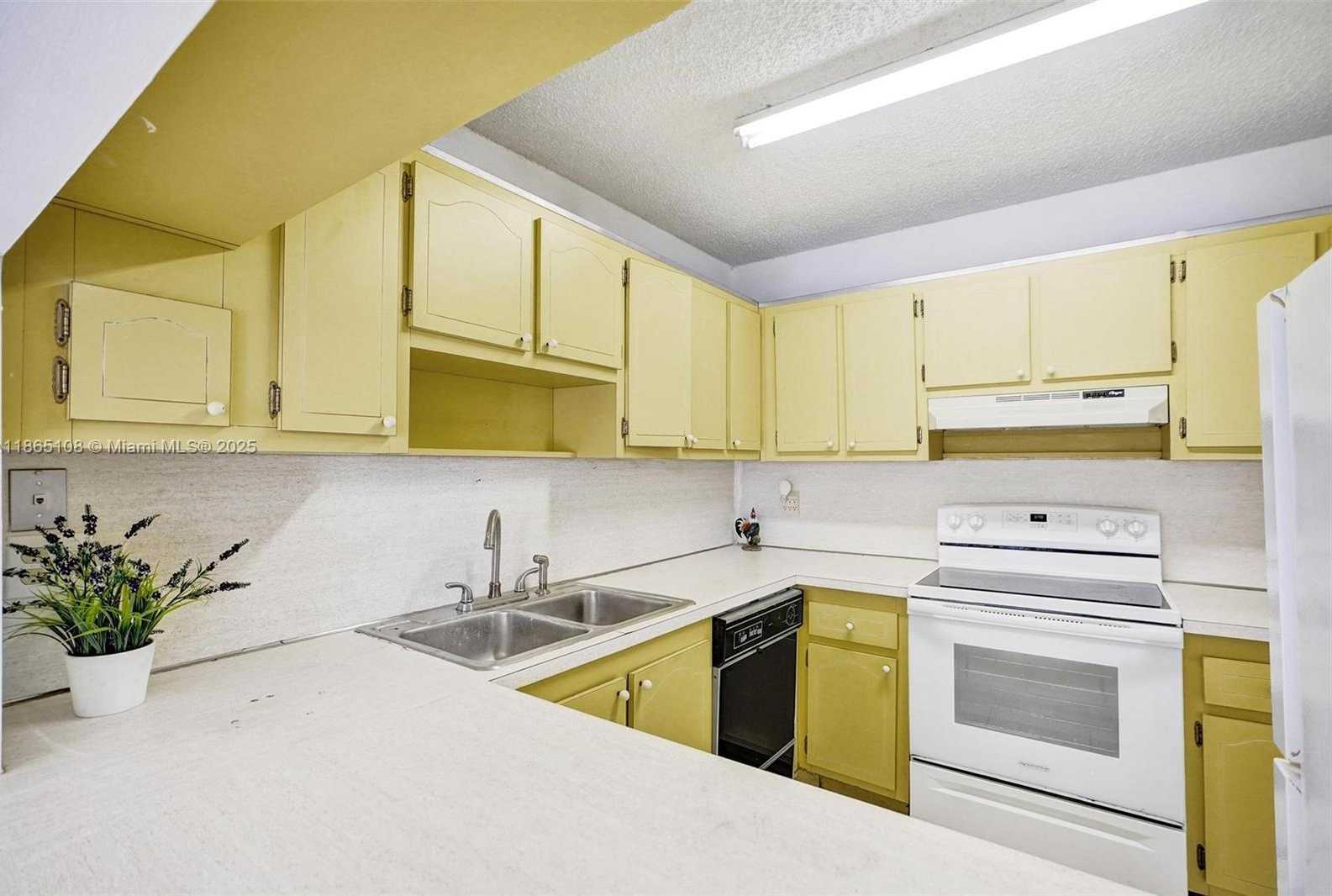Small Image of 1900 WEST 68TH ST #C203, Hialeah Number 7