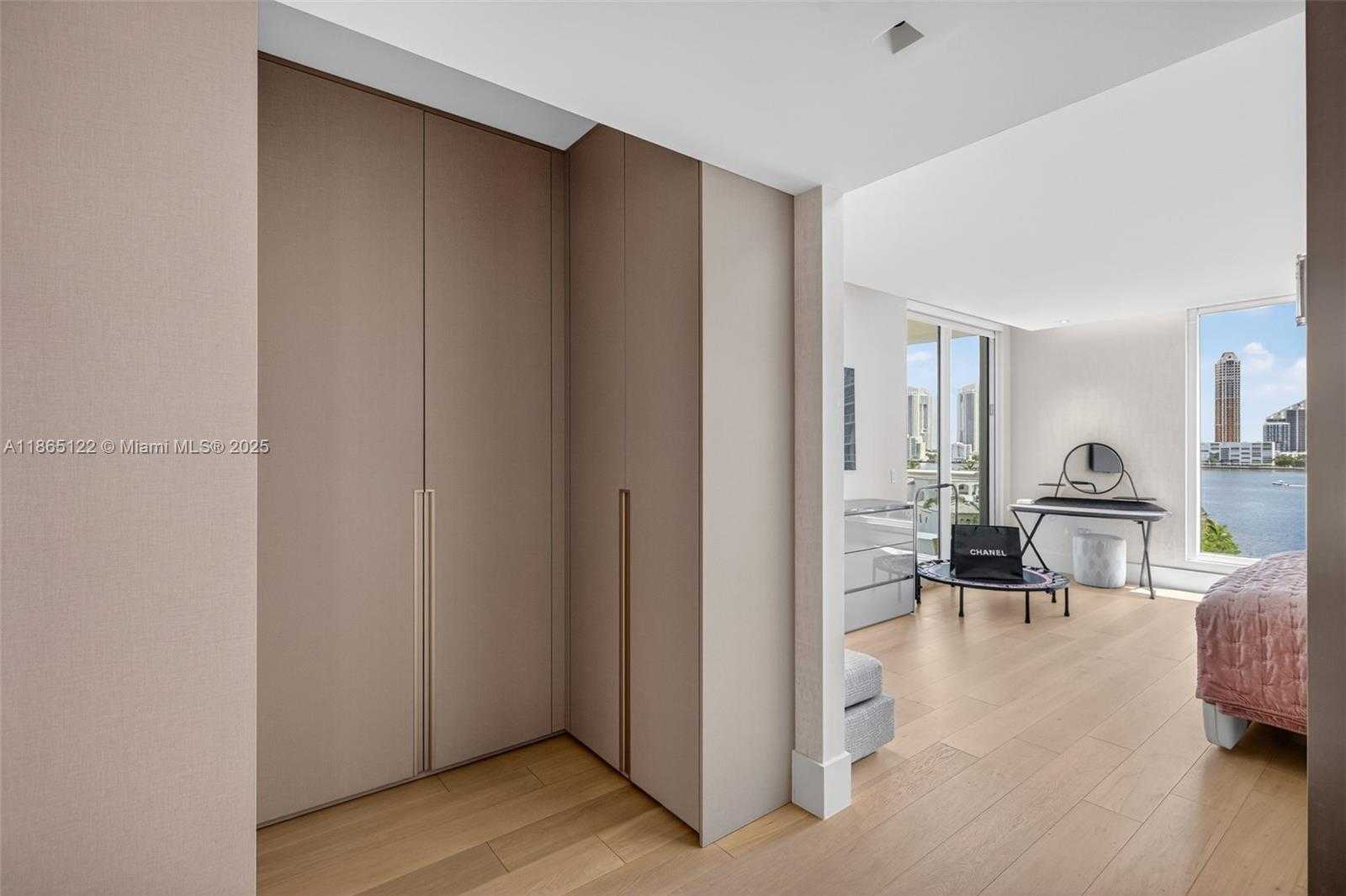 Small Image of 6000 ISLAND BLVD #707, Aventura Number 33