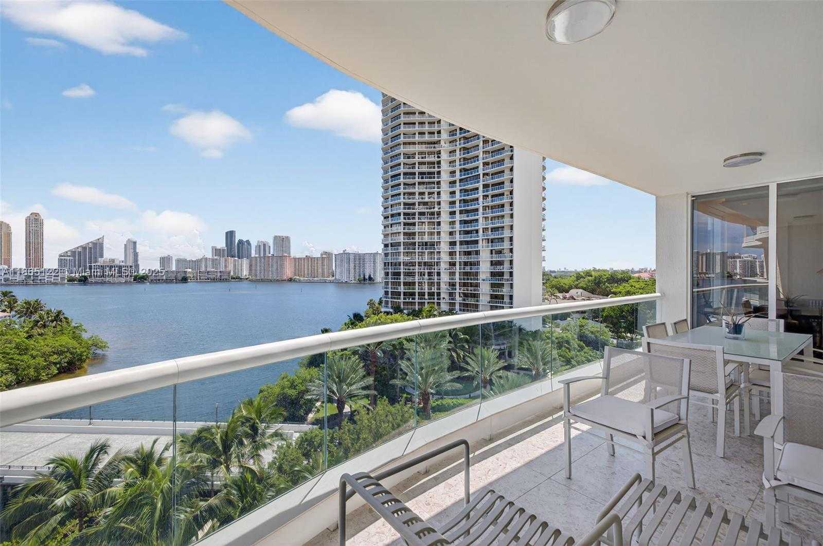 Small Image of 6000 ISLAND BLVD #707, Aventura Number 37